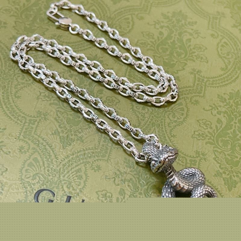 G*u*i necklaces